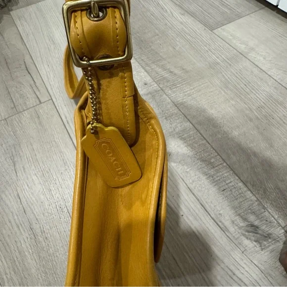 Vintage Soft Leather Crossbody Bag - Picture 4 of 15